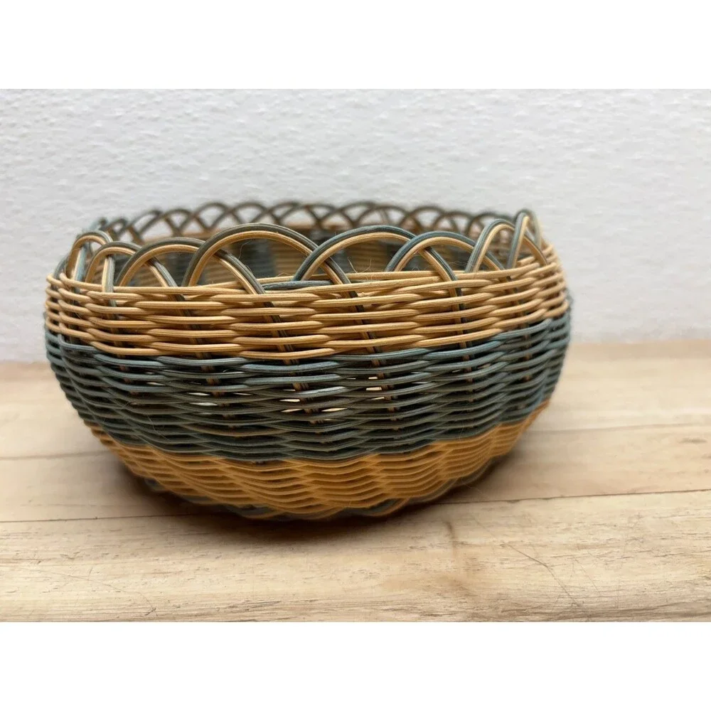 Vtg Handwoven Round Basket 7